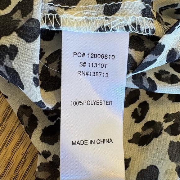 Doe & Rae leopard print button down tank top size medium NWT - Picture 6 of 7